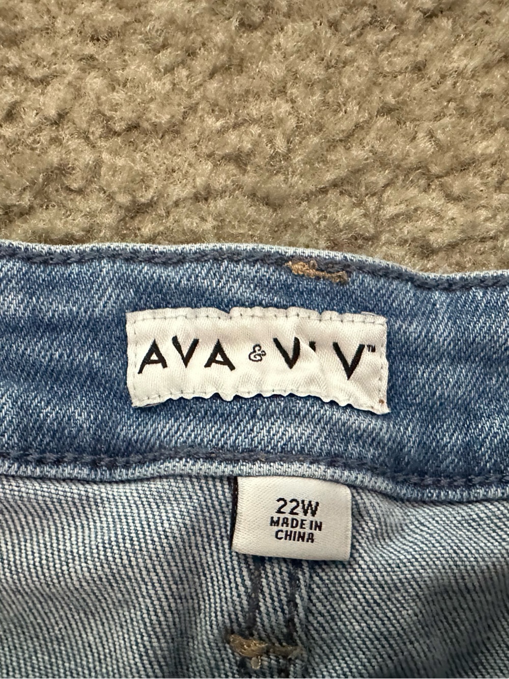 Ava & Viv Distressed Ankle Jeans – Light Wash 22W - Picture 7 of 8